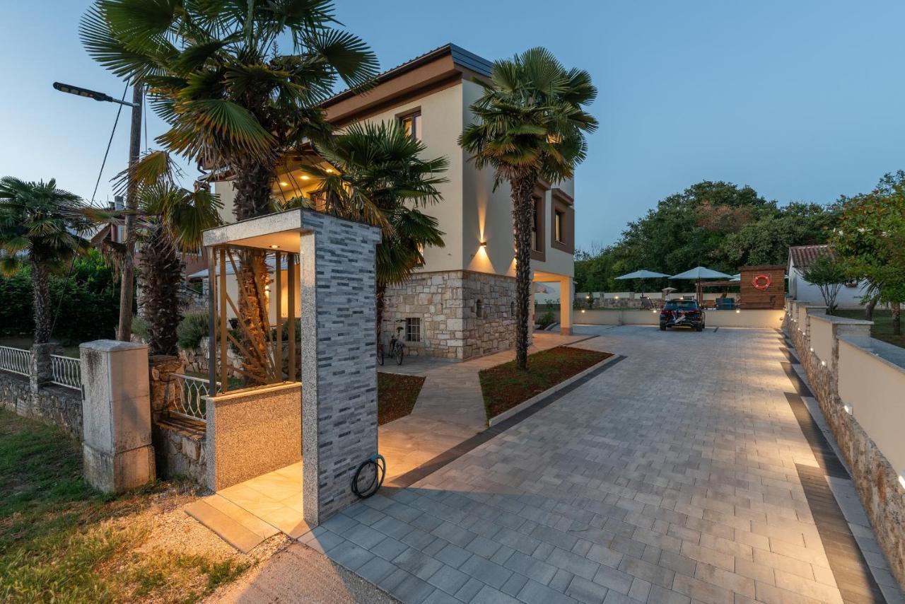 App Sandro With Common Pool Porec Bagian luar foto