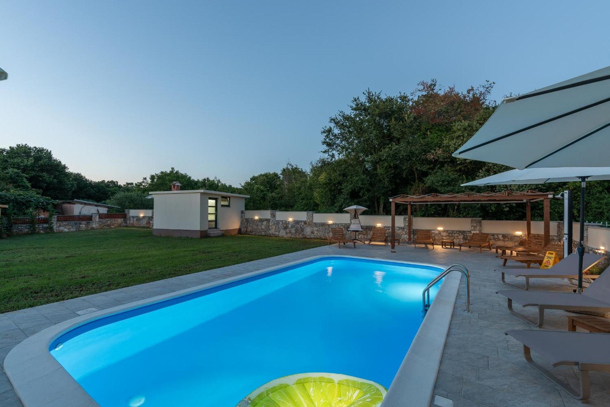 App Sandro With Common Pool Porec Bagian luar foto