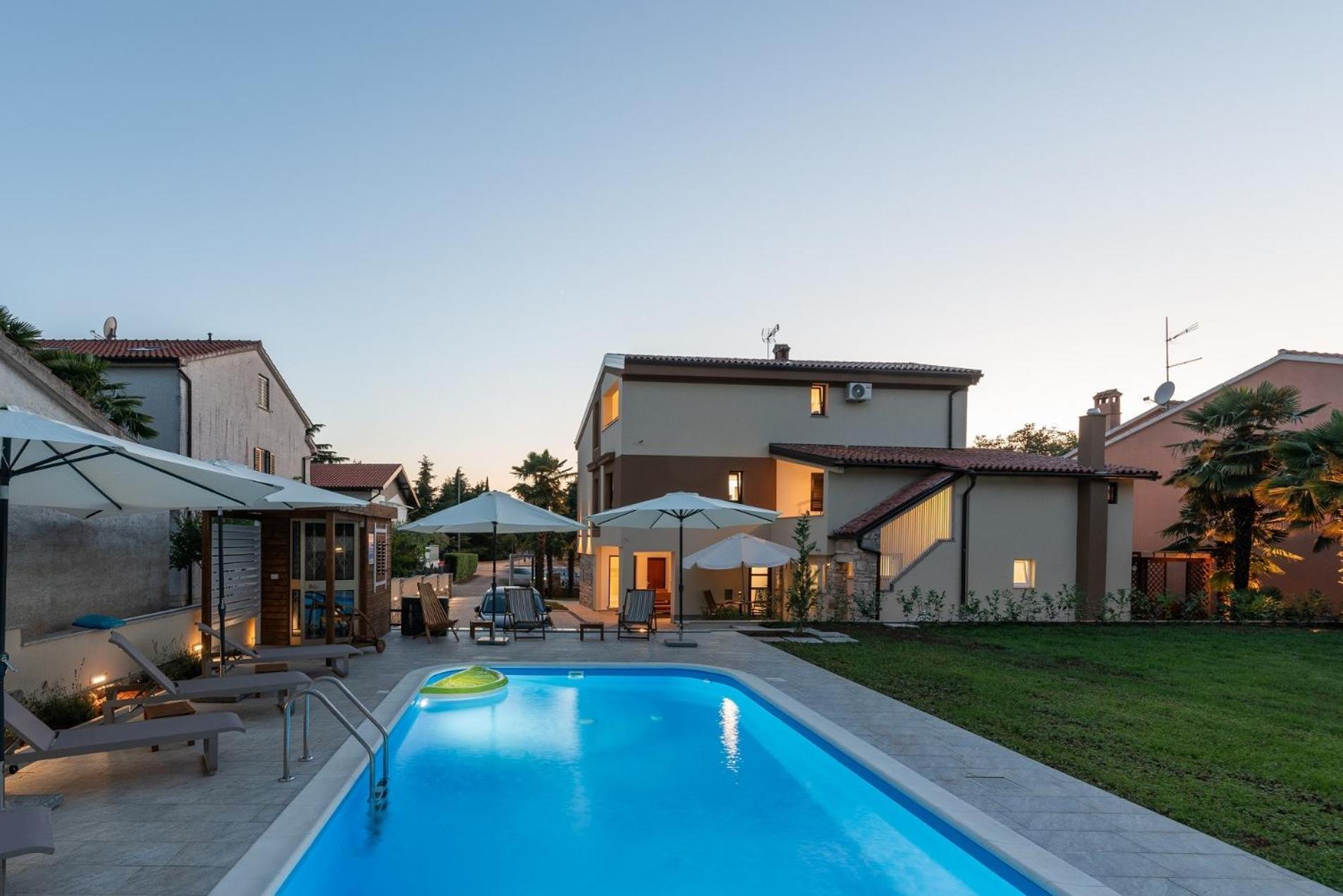 App Sandro With Common Pool Porec Bagian luar foto